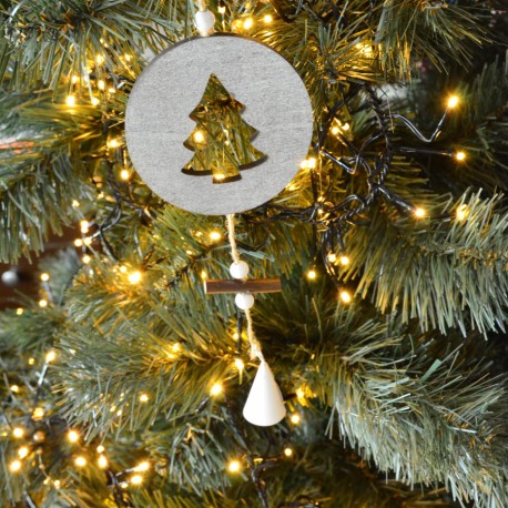 Zawieszka drewniana BOMBKA pobielana z choinką 9cm