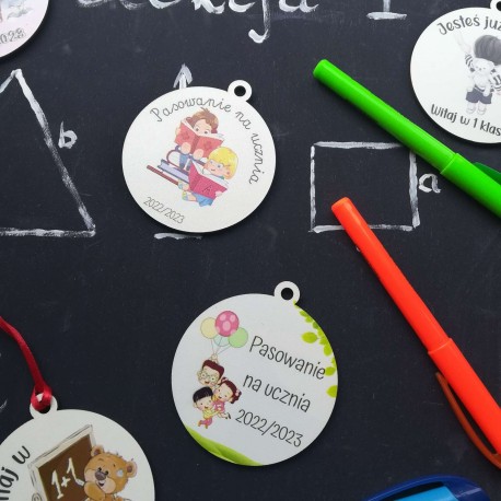 Medal dla absolwenta szkoły podstawowej z grawerem , ze sklejki 