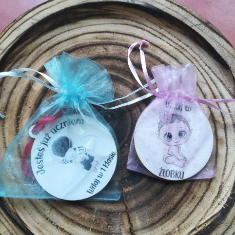 Medal dla absolwenta szkoły podstawowej z grawerem , ze sklejki 