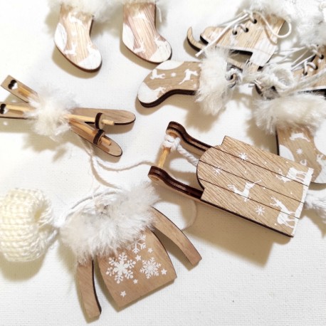 Drewniane kształtki zimowe 7 elementów krem + czapka wełniana