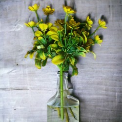 Mini kwiatuszki i listki ozdobne żółte - gałązka 