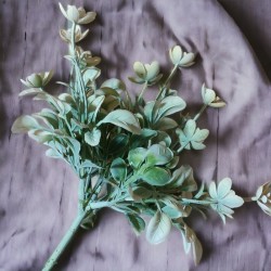 Mini kwiatuszki i listki ozdobne kremowe - gałązka 