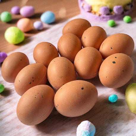 Jajka imitujące naturalne w siatce  5 cm /12 szt. 