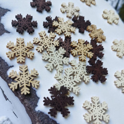 Zestaw drewnianych mini śnieżynek drewnianych miks kolorów 24szt.