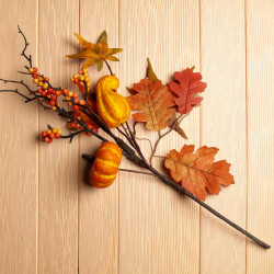 Długa gałązka jesienna z dynią, tykwą, liściami i jagódkami - 45cm - BET1431